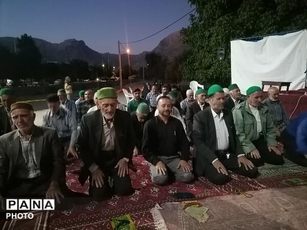نماز جماعت همراه با اجتماعات شبانه در حسینیه شهدای شهر بار نیشابور 