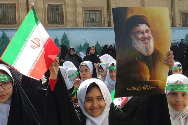 تجلی اتحاد دانش‌آموزان اسلامشهر در ۱۳ آبان