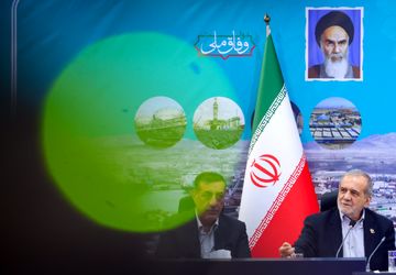 رئیس‌جمهور: هیچ توجیهی در برابر نارضایتی مردم پذیرفتنی نیست/ باید با تمام توان تلاش کنیم