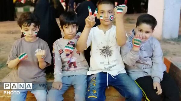 حضور پرشور مردم در تجمع انقلابی، صحنه‌ای از همبستگی و ایستادگی