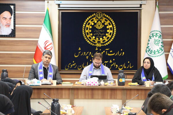 نشست مربیان پیشتاز سازمان دانش‌آموزی خراسان رضوی با قائم مقام وزیر در سازمان دانش آموزی کشور