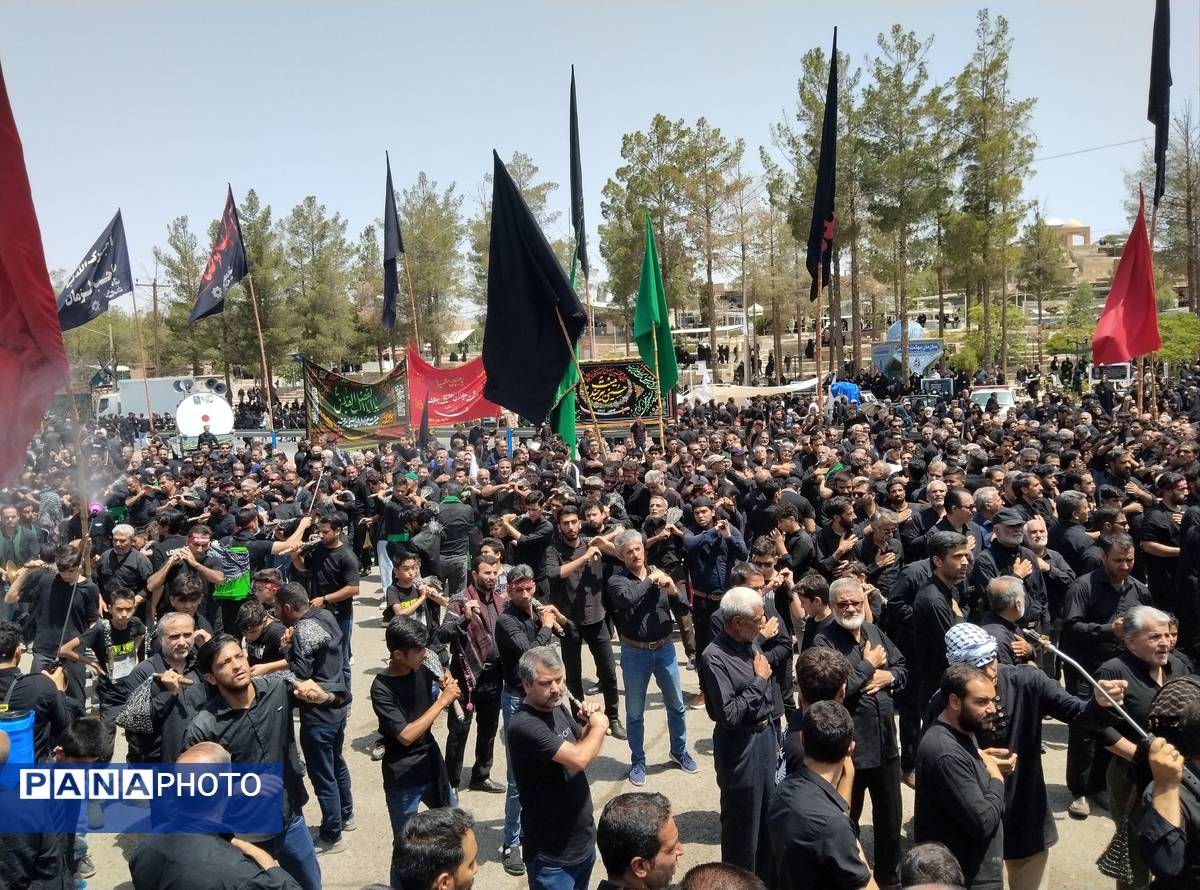 عزاداری مردم بیرجند در روز عاشورا 