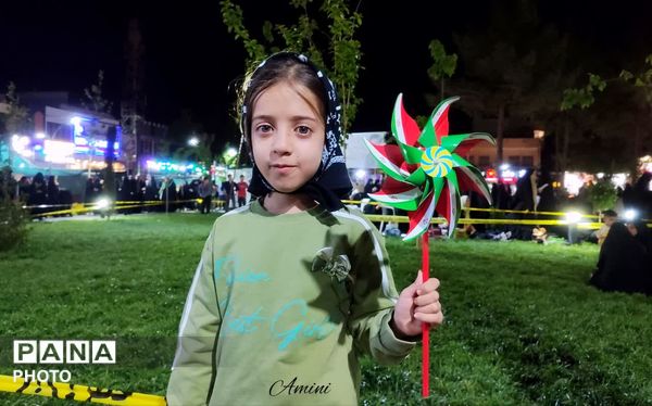 نسل جدید هم پای کار انقلاب هستند