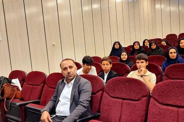 آیین تکریم و تجلیل از ارزیابان و عوامل اجرایی آزمون استخدامی آموزگاری در رودهن