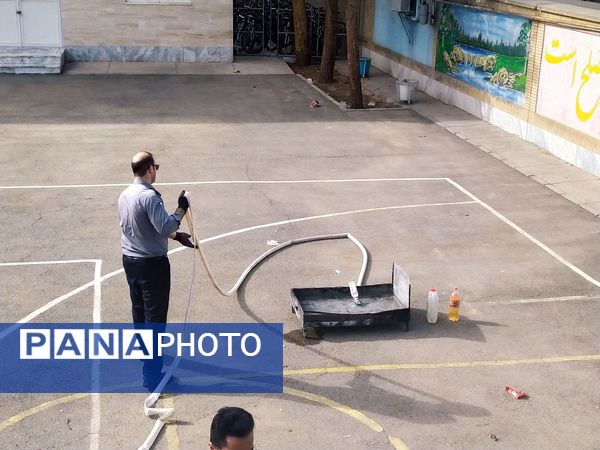 حضور آتش‌نشانان در دبیرستان میثاق کاشمر