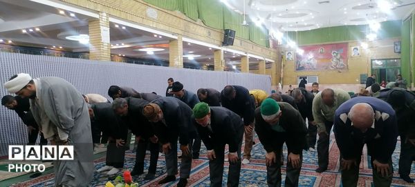 ضیافت افطاری و اقامه نماز جماعت در روز چهارم ماه مبارک رمضان در حسینیه شهر بار نیشابور 