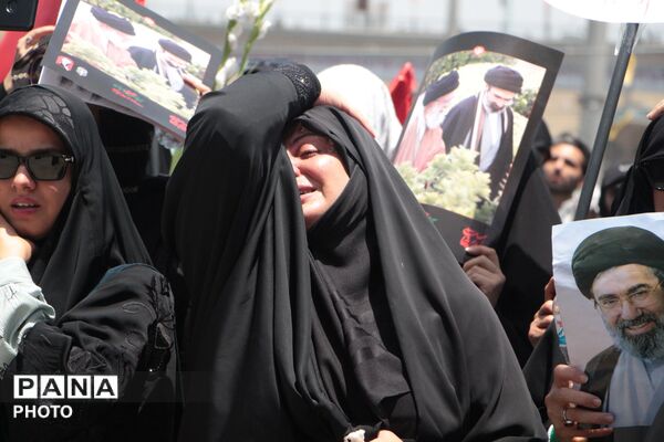 آخرین وداع با قائد شهید: پیکر مطهر آیت‌الله سیدعلی‌خامنه‌ای در میان سیل عاشقان به مصلی تهران رسید 
