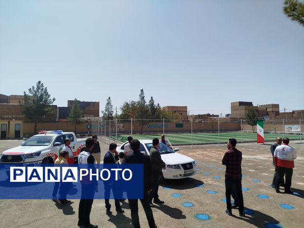 مراسم اهدای بسته های لوازم التحریر به دانش آموزان لازم التوجه دبستان شهید پسندیده فدافن