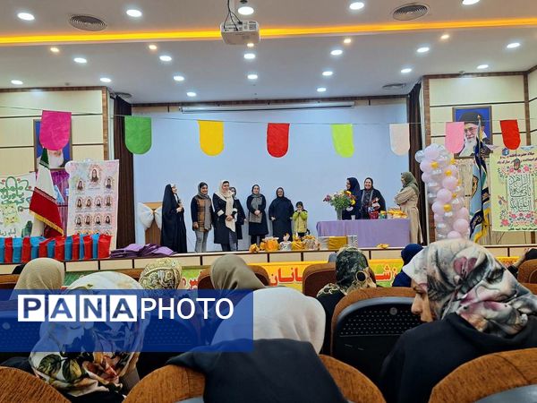 گرامیداشت معلمان و فارغ‌التحصیلان در دبیرستان شهید بابایی