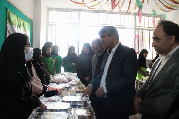  آیین افتتاح جشنواره ماها و ایران‌مون در دبیرستان خدیجه کبری پردیس 