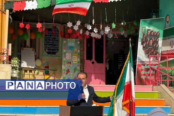 گرامیداشت هفته دفاع مقدس در دبستان طواف و معماریان ناحیه دو شهرری 