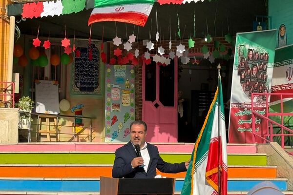 گرامیداشت هفته دفاع مقدس در دبستان طواف و معماریان ناحیه دو شهرری 