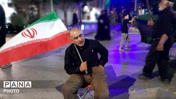 نهمین شب از مراسم عزاداری امام حسین همراه با هئیت زنجیر زنی در حسینیه امام خمینی