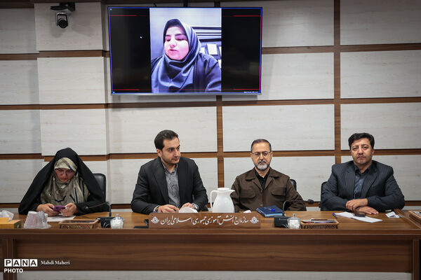 نشست قائم مقام معاون وزیر در سازمان دانش‌آموزی با مدیران سازمان و مسئولان خبرگزاری پانا استان‌ها به‌مناسبت روز خبرنگار