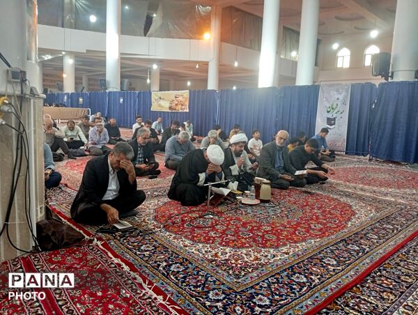 طنین دعای عرفه در مصلی نظرآباد
