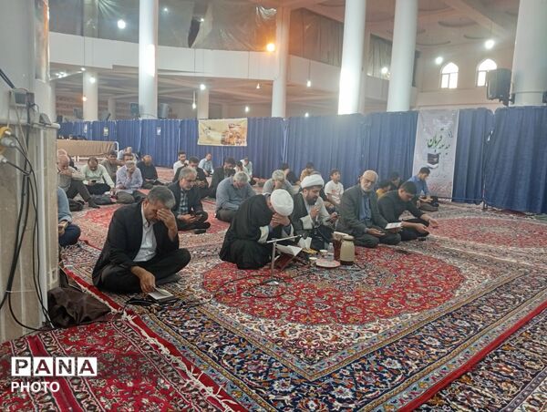 طنین دعای عرفه در مصلی نظرآباد