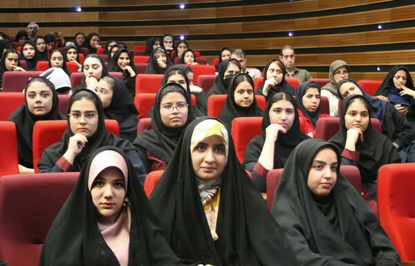 دومین روز از آیین تجلیل از برگزیدگان چهل و دومین دوره مسابقات فرهنگی و هنری دانش‌آموزان شهر تهران