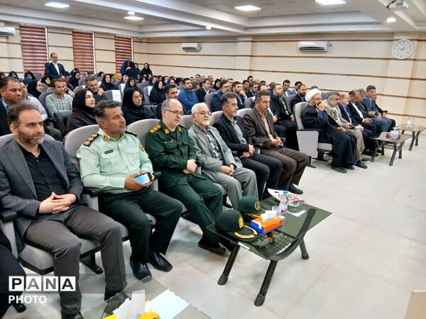 بزرگداشت هفته مقام معلم با تجلیل از ۳۰ معلم نمونه و ۶۰ فرهنگی بازنشسته در لنگرود