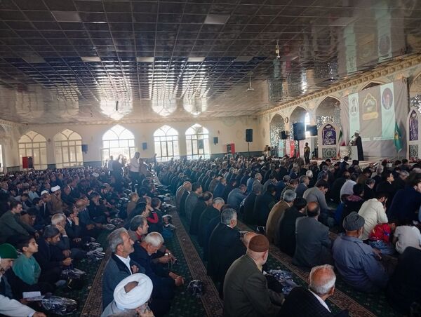 نماز جمعه این هفته شهرستان کاشمر همزمان با روز قدس برگزار شد 