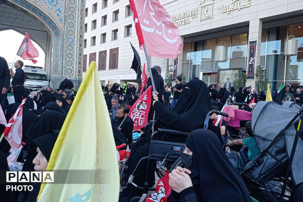 مشهد در سوگ؛ بدرقه باشکوه رهبر شهید انقلاب در جوار بارگاه رضوی/۲