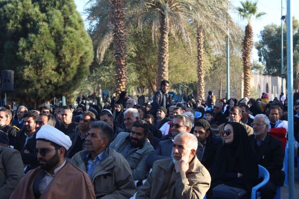 مثل نخل‌هایمان استوار ماندیم 