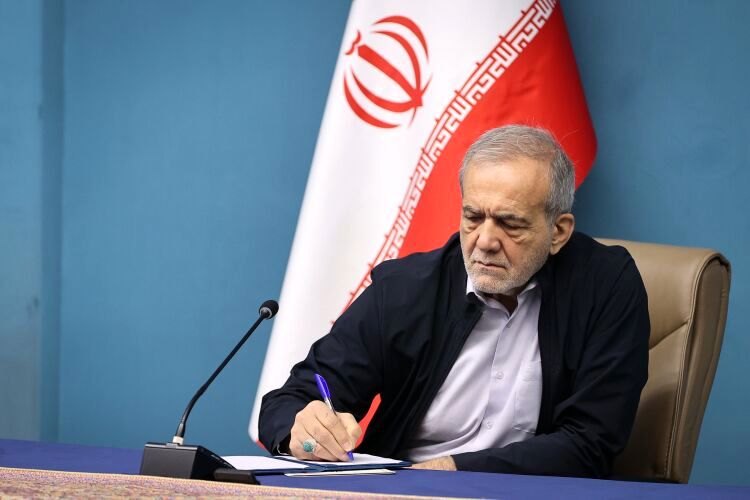 پزشکیان قهرمانی تیم ملی کشتی فرنگی را تبریک گفت