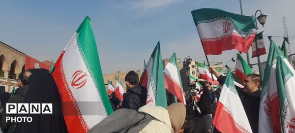 بیعت نوجوانان با رهبر انقلاب در تهران