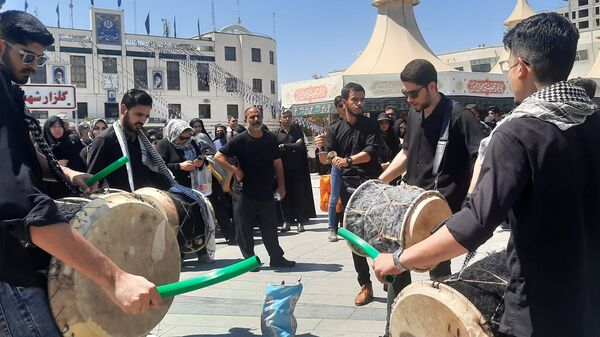 جاماندگان اربعین حسینی در مسیر حرم مطهر امام مهربانی
