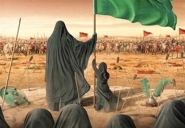 دخترک دامن را روی مچ پای لاغرش می‌اندازد