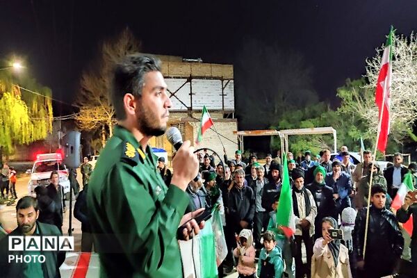 حضور در تجمعات خیابانی یعنی هیات من الذله در برابر دشمن زورگو و دروغگو