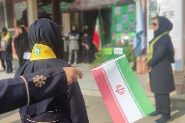  آیین وطن‌یار در مدرسه فرزانگان1 اسلامشهر باحضور خانواده شهید شاکری 