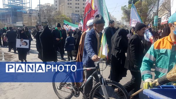 حضور پرشور و کوبنده مردم مشهد در راهپیمایی روز قدس