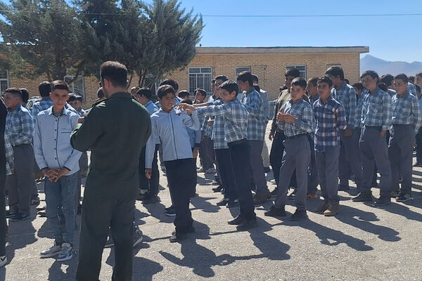 نواختن زنگ مهر در مدارس شهر ایزدخواست