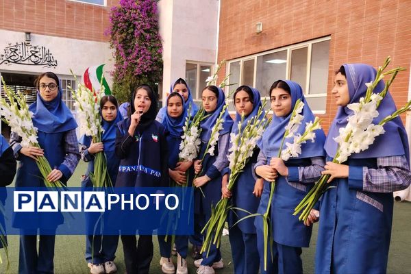 آیین نواختن گلبانگ انقلاب اسلامی با حضور استاندار فارس