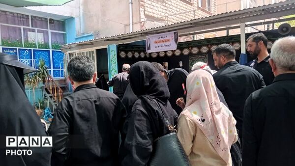  موکب کانون بسیج فرهنگیان منطقه ۱۰ در روز تشییع قائد شهید