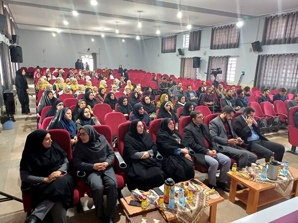 تجلیل از برگزیدگان 2 جشنواره پرورشی در شهرستان زرقان 
