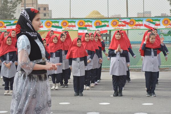 افتتاحیه طرح  «ایرانمون» در مدرسه شهدای گمنام بهارستان‌دو