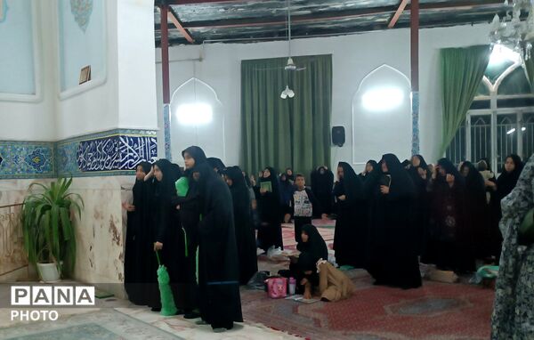  سفره های ساده افطار در امامزاده سید محمد (ع) کاشمر 