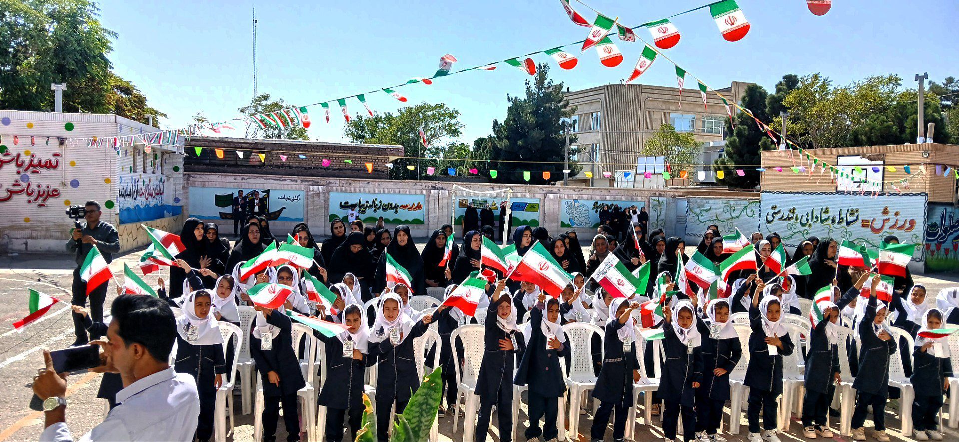 جشن شکوفه ها در دبستان عصمت