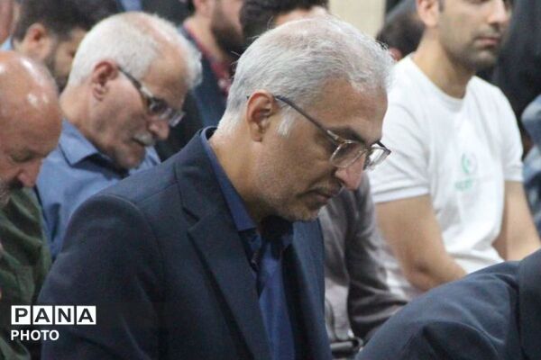 نماز جمعه شهر قیامدشت با حضور مسئولین اداره آموزش و پرورش ناحیه یک شهرری