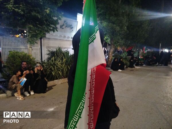 نهمین شب از مراسم عزاداری امام حسین همراه با هئیت زنجیر زنی در حسینیه امام خمینی