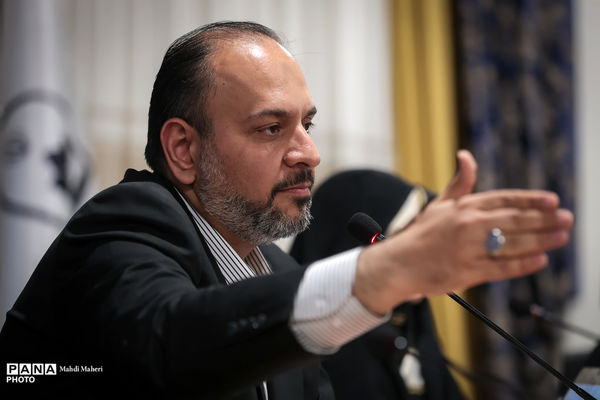 نشست صمیمی معاون پرورشی و فرهنگی وزیر آموزش و پرورش با دانشجویان رشته امورتربیتی و مسئولان تشکل‌های دانشجویی دانشگاه فرهنگیان