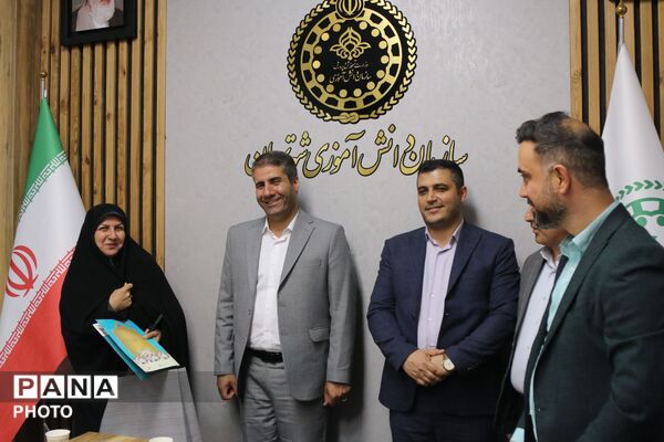 مدیرکل آموزش و پرورش شهرتهران از مسئولان سازمان دانش‌آموزی تهران تقدیر کرد