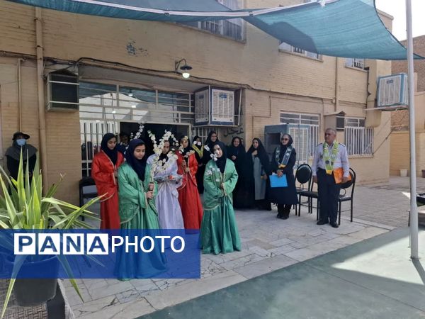 بازدید مدرسان کشوری سازمان دانش‌آموزی از دبیرستان تمام تشکیلاتی عفت