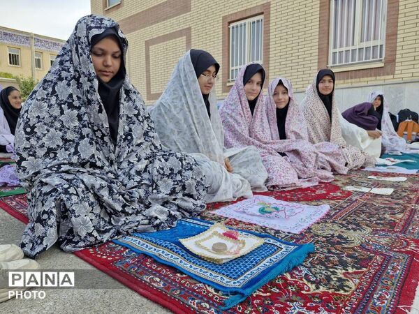 برپایی نماز استغاثه و باران در مدرسه منتصرین شاهد
