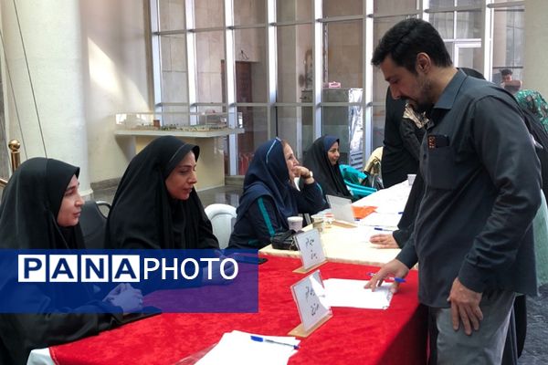 کارگاه آموزشی پیشگیری از آسیب‌های فضای مجازی در ایوان ری شهرری