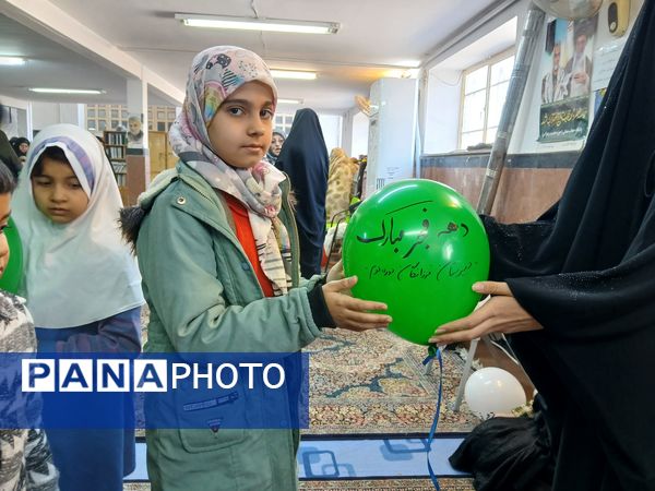 نماز جمعه‌ای با عطر و بوی دهه فجر