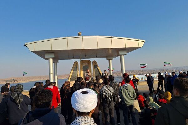 بازدید از سد کرخه در اردوی راهیان نور پسران