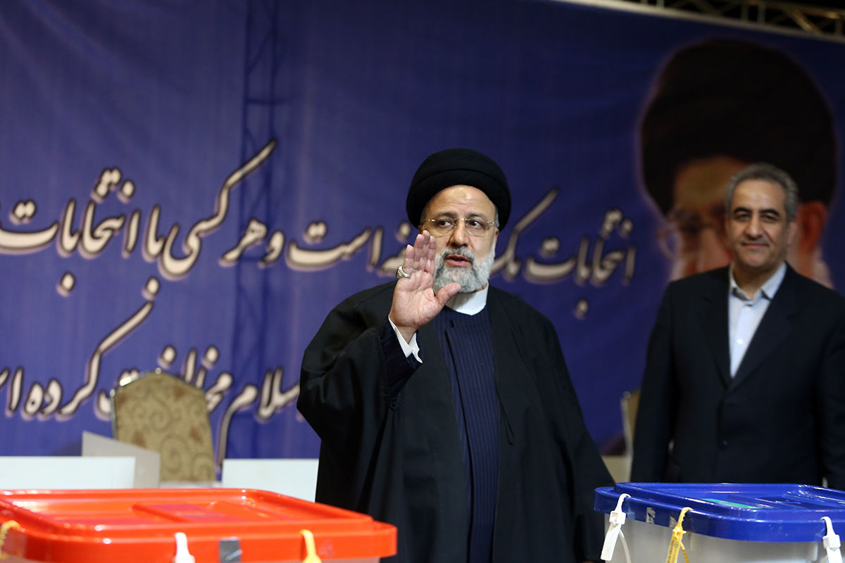 بازدید رئیس جمهوری از ستاد انتخابات کشور