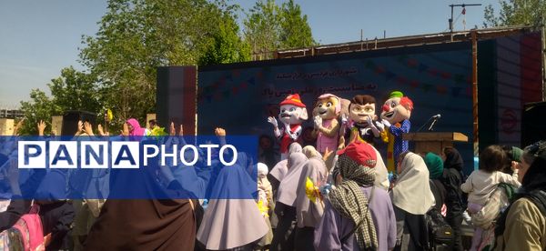 برگزاری جشن فرفره‌ها به مناسبت روز زمین پاک در شهرستان فردیس 